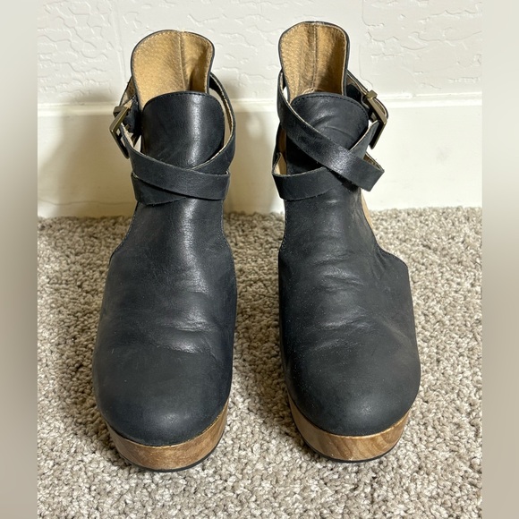 Free People Cedar Leather Buckle Platform Wood Clogs Black Leather 37 Black - Picture 2 of 11